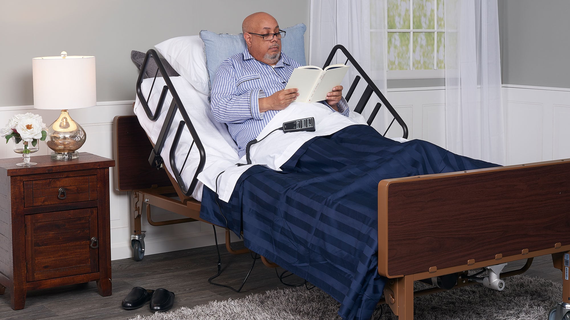 Full electric bariatric hospital bed