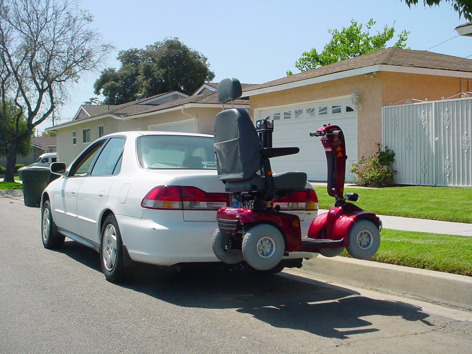 Hitch mounted scooter lift