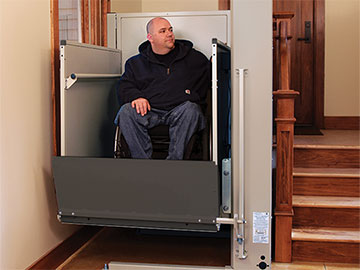 Wheelchair hydraulic lift