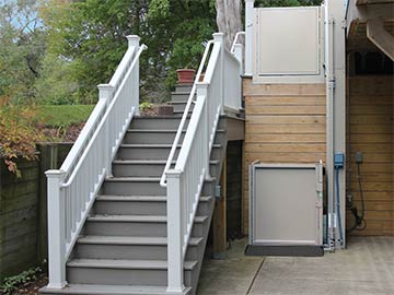 Wheelchair lift exterior
