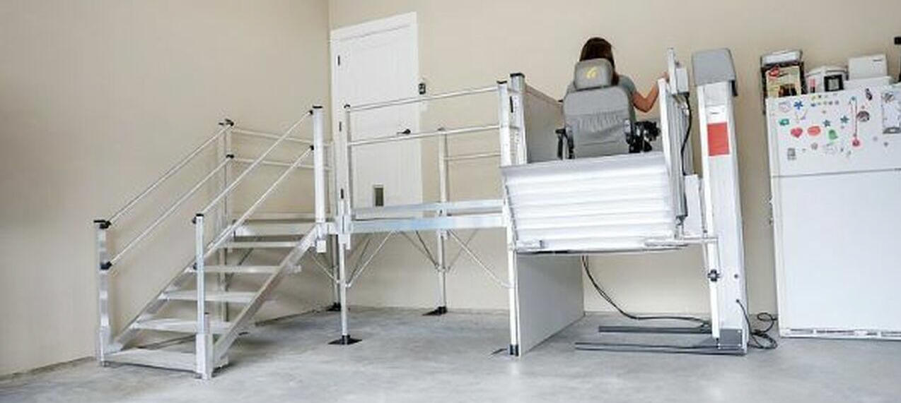 Wheelchair vertical platform lift